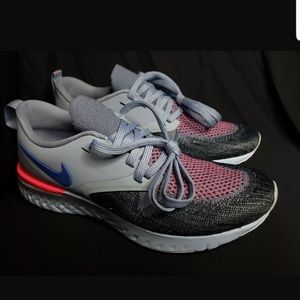 Women's Nike Odyssey React 2 Flyknit size 8